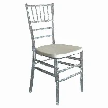 Paquete De 5 Sillas Modamob Modelo Tiffany, 161cm X 40cm X 46cm, 25 Kg, Incluye Asiento Acolchado, Color Cristal